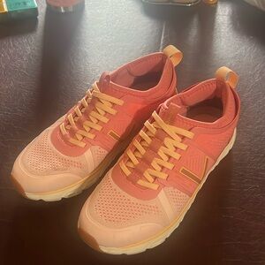 Vionic slip on sneakers worn once. Size 8.5